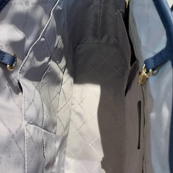 Michael Kors Women's Jet Set Travel Carryall Tote - Picture 8 of 9